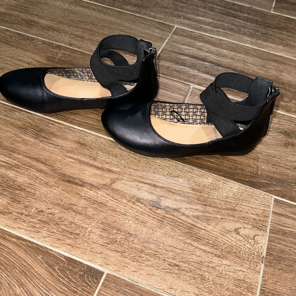 Toddler girls  size 12 daisy Fuentes dress shoes - Picture 2 of 5